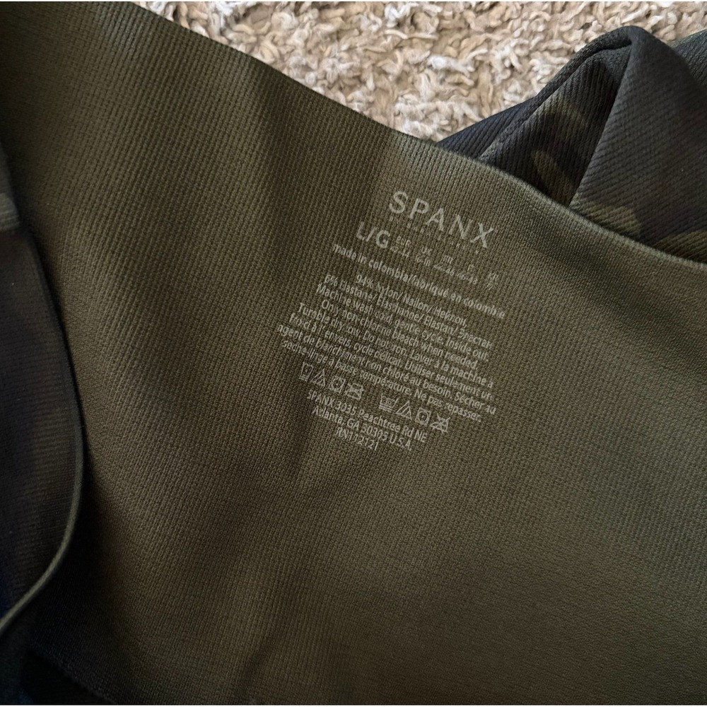 Spanx Look‎ at Me Now Seamless Leggings Green Camo High Waisted LARGE - Picture 4 of 5